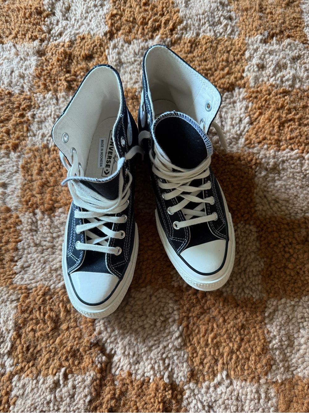 New! Converse High Top Sneakers in Black and White mens 7 women's 9 new!